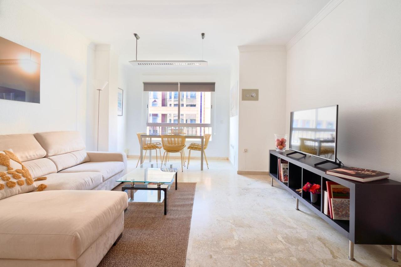 Apartamento 3 Dormitorios Centrico - Parking Incluido Малага Экстерьер фото